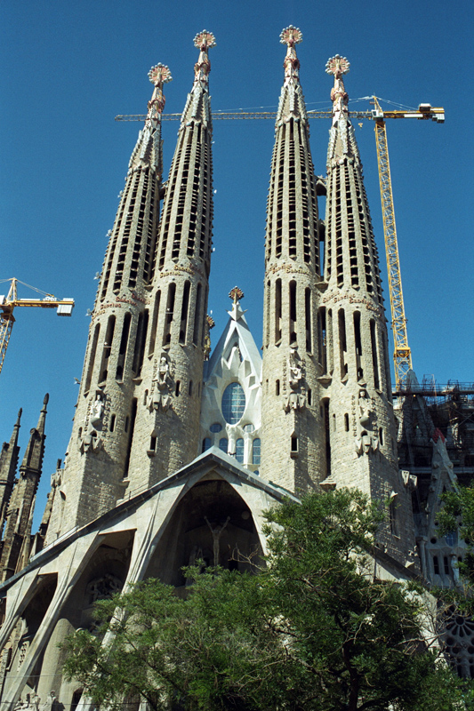 Pórtico y Campanarios 2002 Fachada de la Pasión